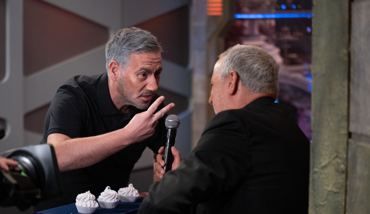 José Mourinho se pica con Jorge Salvador: Carlos Latre siembra la polémica en El Hormiguero Alt imagen