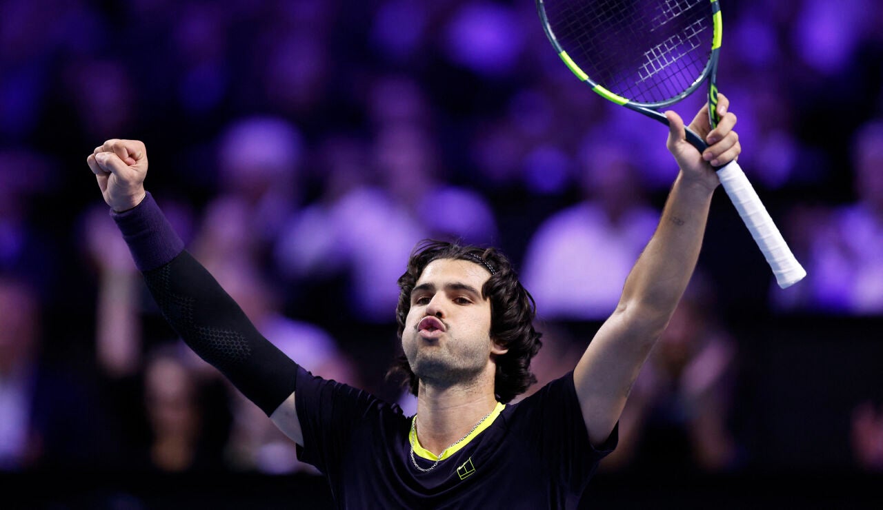 Alcaraz celebra su victoria ante Nikoloz Basilashvili en Viena