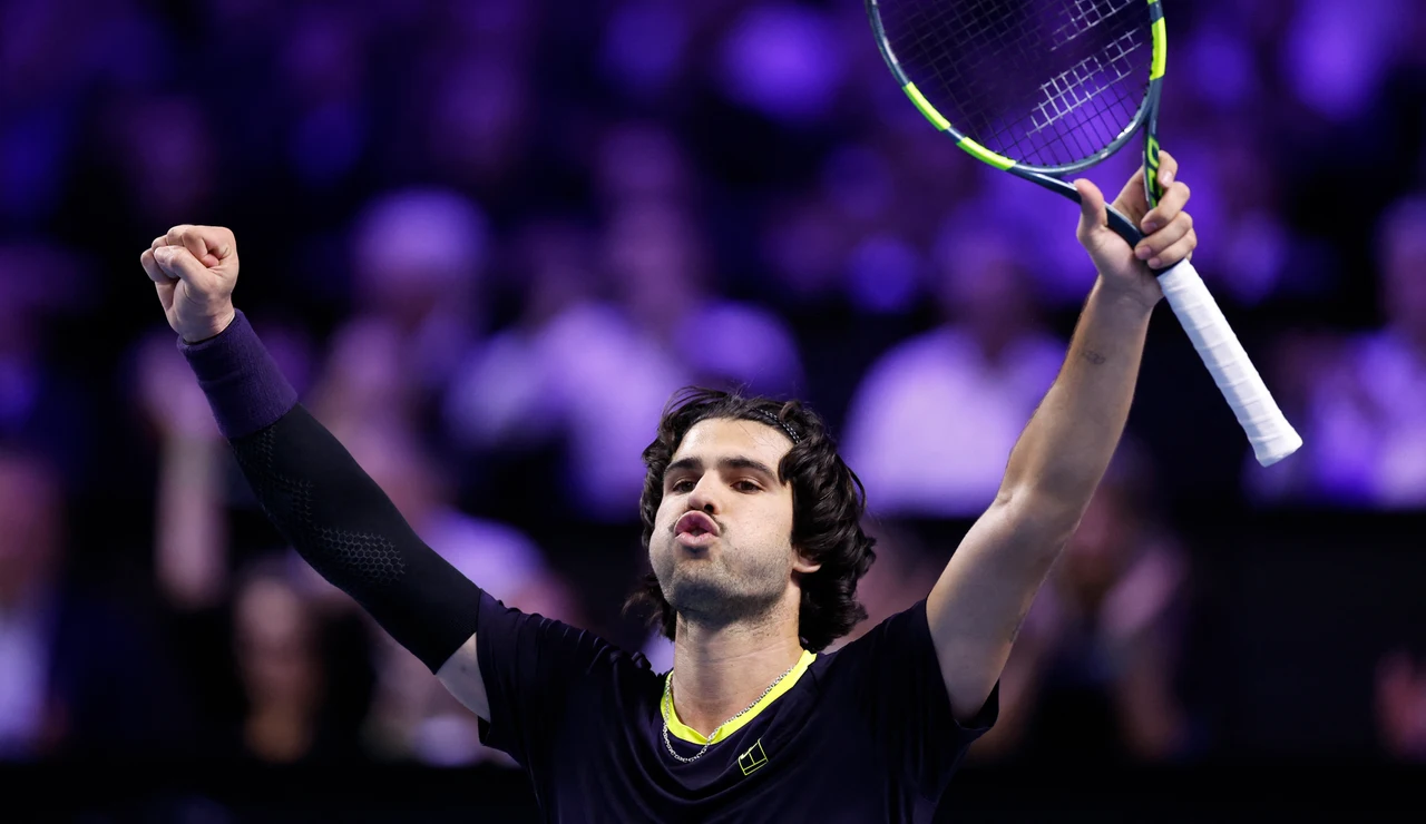 Alcaraz celebra su victoria ante Nikoloz Basilashvili en Viena