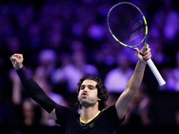 Alcaraz celebra su victoria ante Nikoloz Basilashvili en Viena