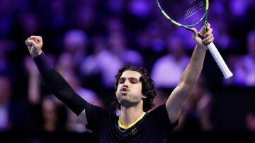 Alcaraz celebra su victoria ante Nikoloz Basilashvili en Viena