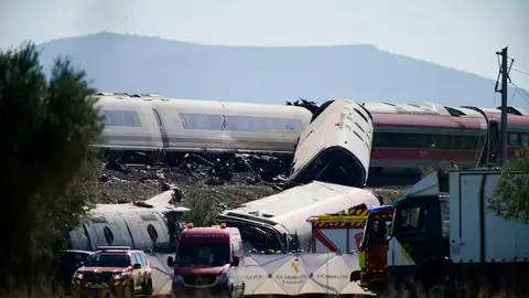 Imagen de los dos trenes accidentados (AVE e Iryo) en Urda, Toledo Imagen de los dos trenes accidentados (AVE e Iryo) en Urda, Toledo