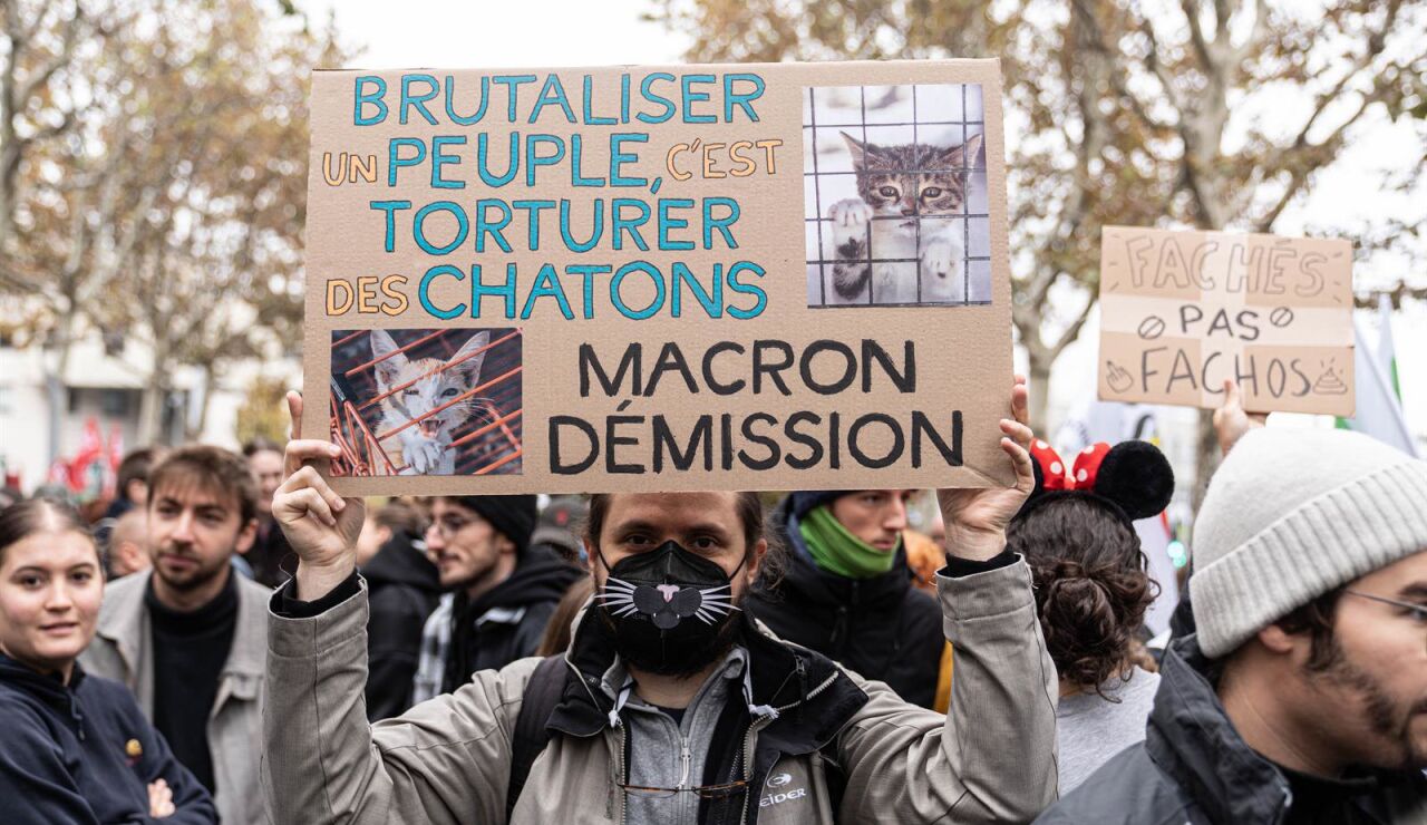M&aacute;s de 320.000 personas se manifiestan en toda Francia en el Tercer Acto de las protestas sociales