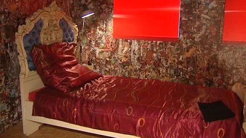 Habitaci&oacute;n del hotel fabricado con basura