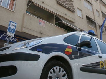 Detienen a un joven de 16 años y sus padres, por prostituir a una joven Detienen a un joven de 16 años y sus padres, por prostituir a una joven