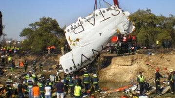 Imagen de los restos del avión de Spanair tomada el 20 de agosto de 2008