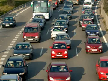 La DGT prevé 15 millones de desplazamientos durante las fiestas navideñas La DGT prevé 15 millones de desplazamientos durante las fiestas navideñas