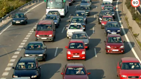 La DGT prevé 15 millones de desplazamientos durante las fiestas navideñas La DGT prevé 15 millones de desplazamientos durante las fiestas navideñas