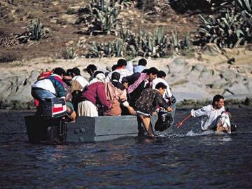 Inmigrantes en una patera Inmigrantes en una patera