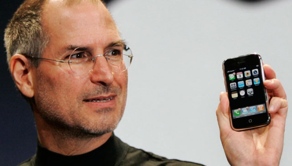 Jobs usa su iPhone para contestar a un usuario