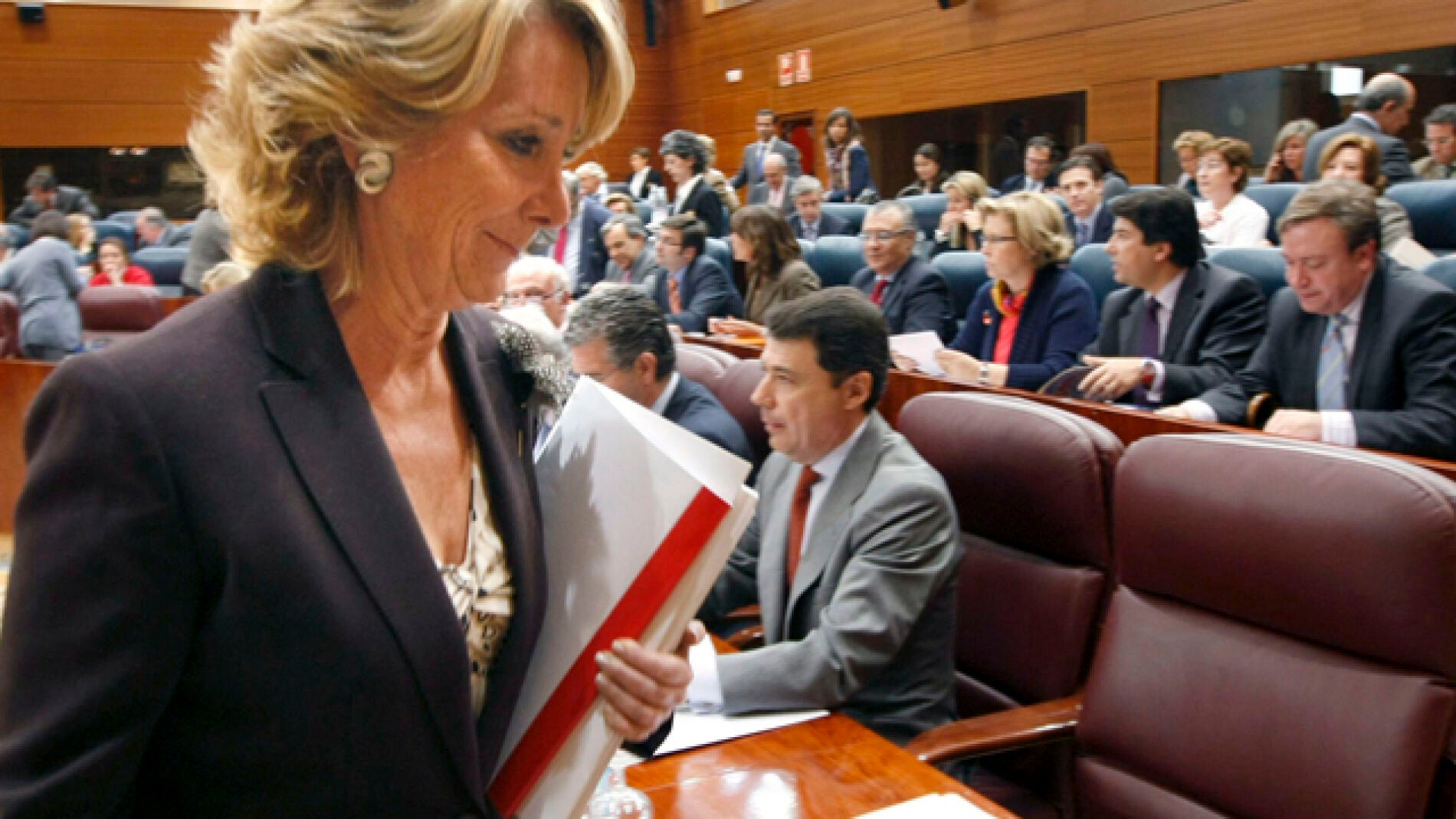 Aguirre pide a los implicados que abandonen su esca&ntilde;o