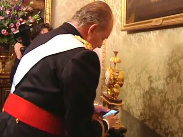 Al Rey le suena el teléfono Al Rey le suena el teléfono