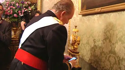 Al Rey le suena el teléfono Al Rey le suena el teléfono