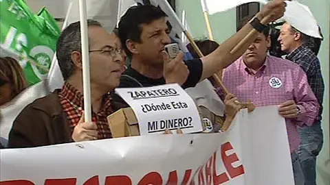 Primeras manifestaciones contra el decreto antidéficit Primeras manifestaciones contra el decreto antidéficit