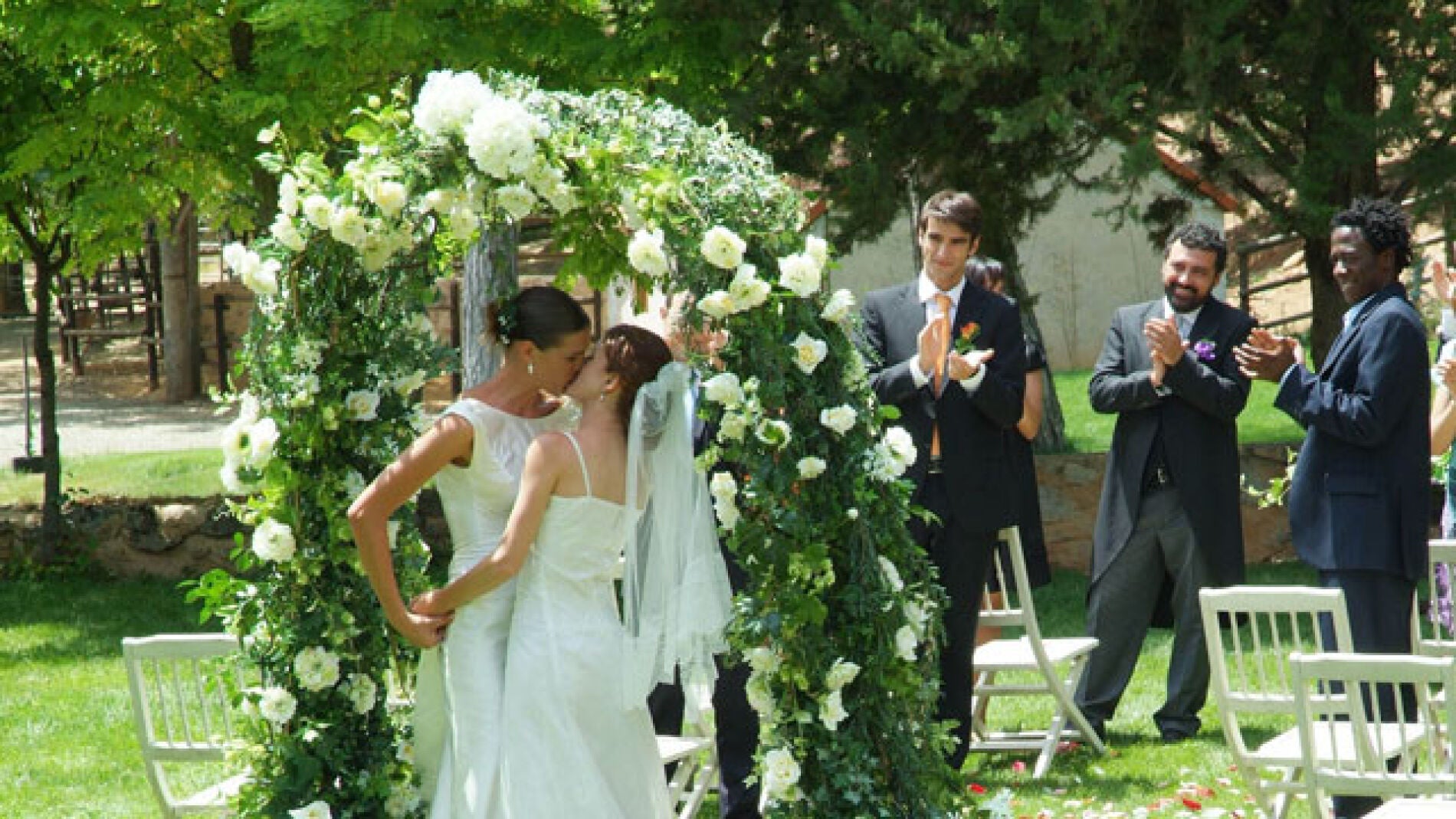 Los Hombres de Paco - Temporada 8 - Cap&iacute;tulo 11: Amor a bocajarro - La boda de Pepa y Silvia