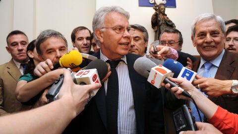 Felipe Gonz&aacute;lez haciendo declaraciones