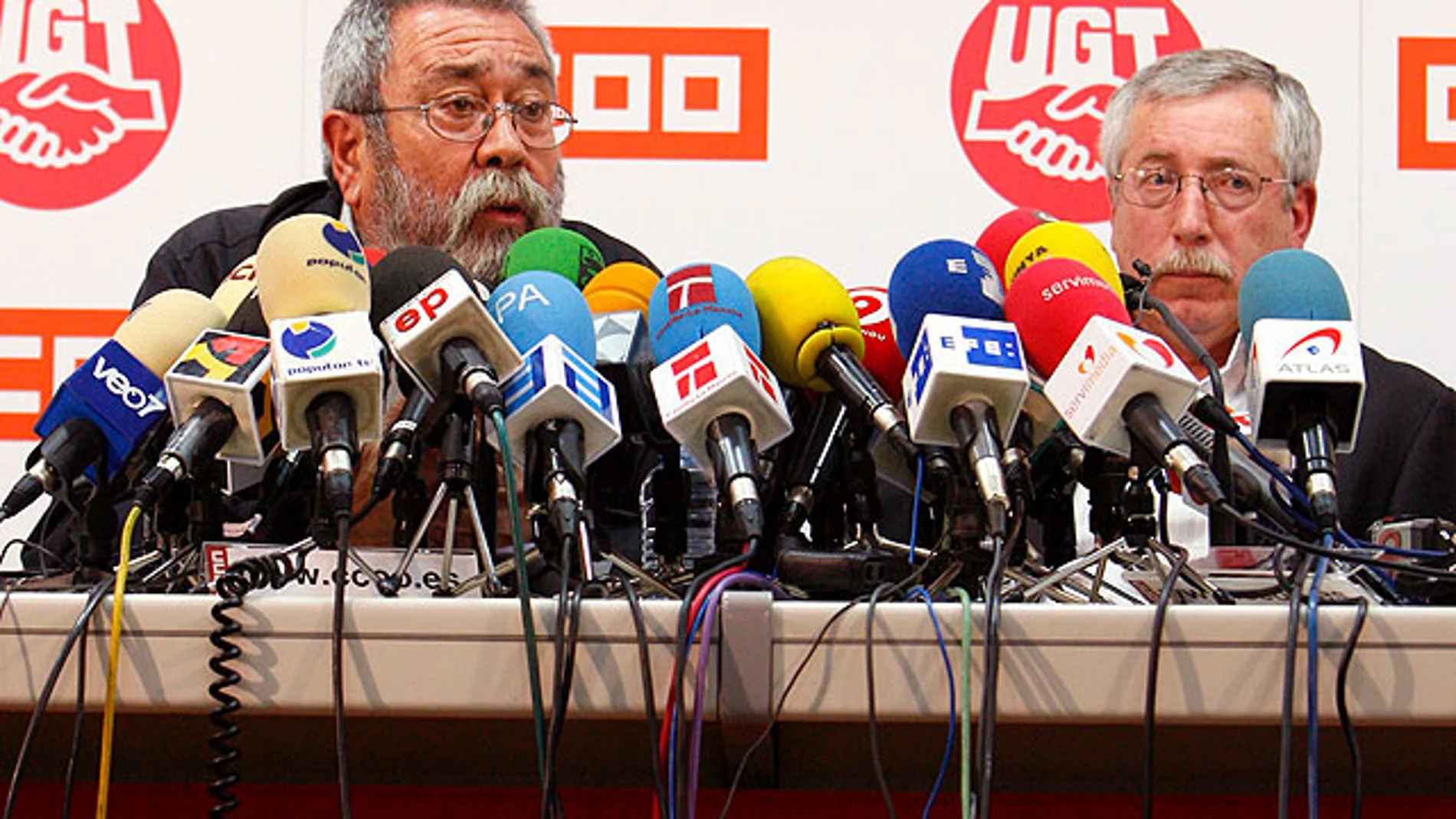 Los sindicatos proponen que no haya vuelos ni circulen trenes Los sindicatos proponen que no haya vuelos ni circulen trenes