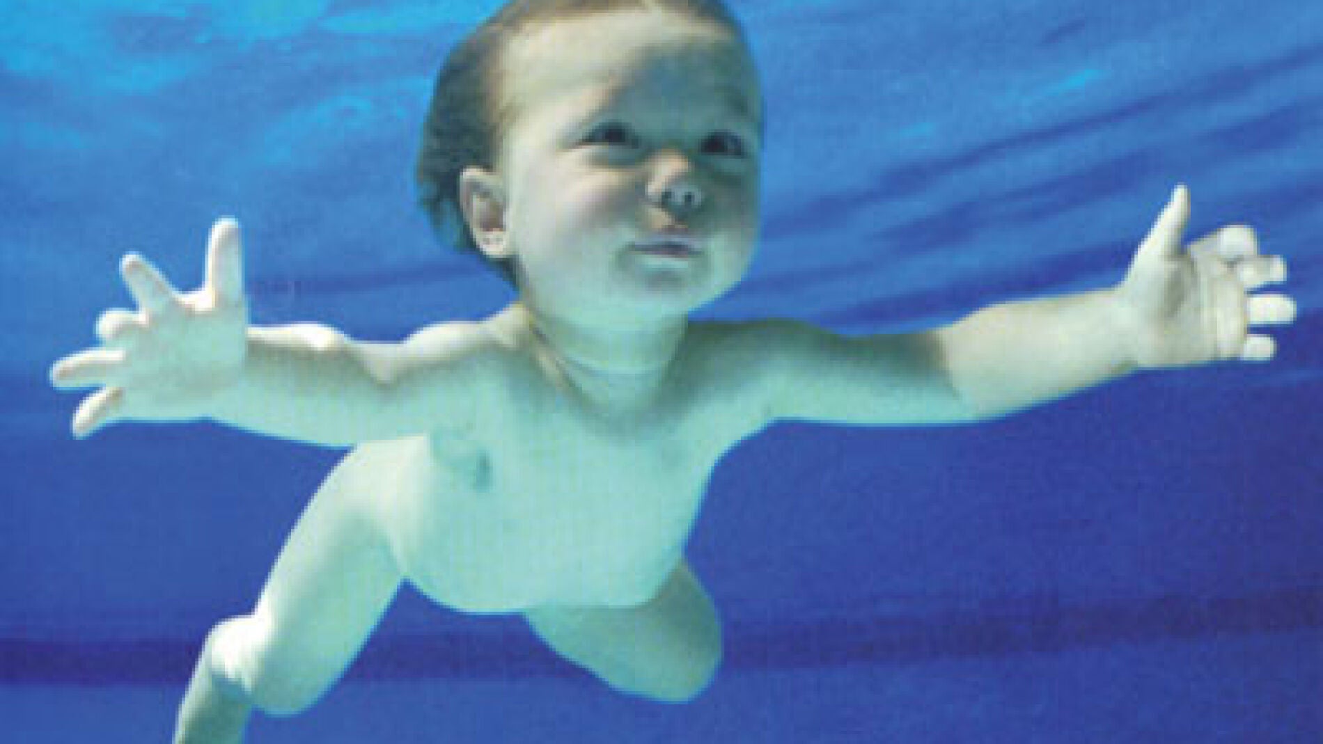Ni&ntilde;os bajo el agua