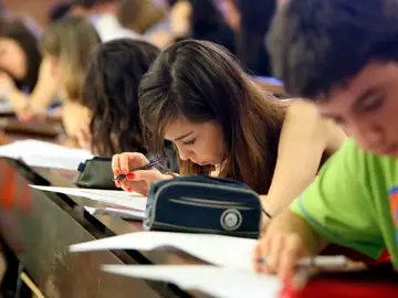 Alumnos en un examen de Selectividad Alumnos en un examen de Selectividad