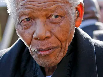 Nelson Mandela, en el funeral de su biznieta Nelson Mandela, en el funeral de su biznieta