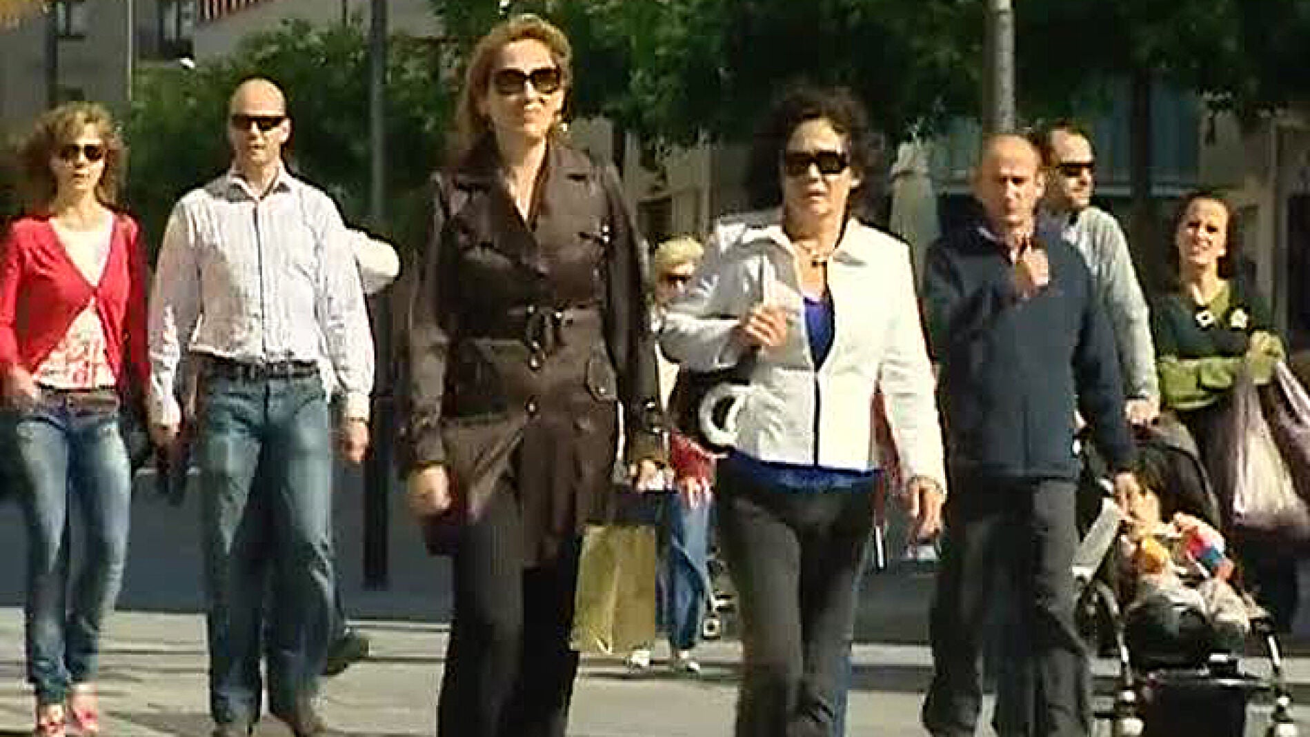 Gente por una calle de Pamplona