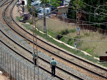 La Guardia Civil inspecciona las vías