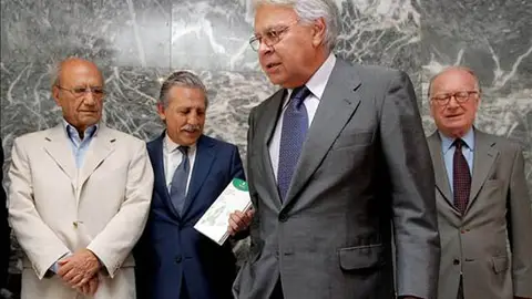 Felipe González durante la presentación del libro Felipe González durante la presentación del libro