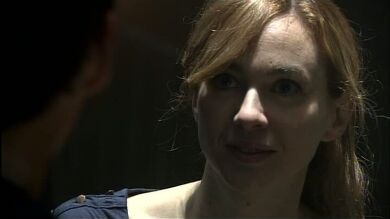 Amelia amenaza a Hugo
