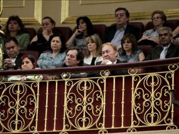 Familiares de las víctimas durante el homenaje en el Congreso Familiares de las víctimas durante el homenaje en el Congreso