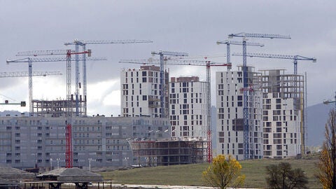 Un bloque de viviendas en construccci&oacute;n