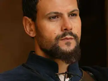 Roberto Enríquez es Juan de Escobedo Roberto Enríquez es Juan de Escobedo