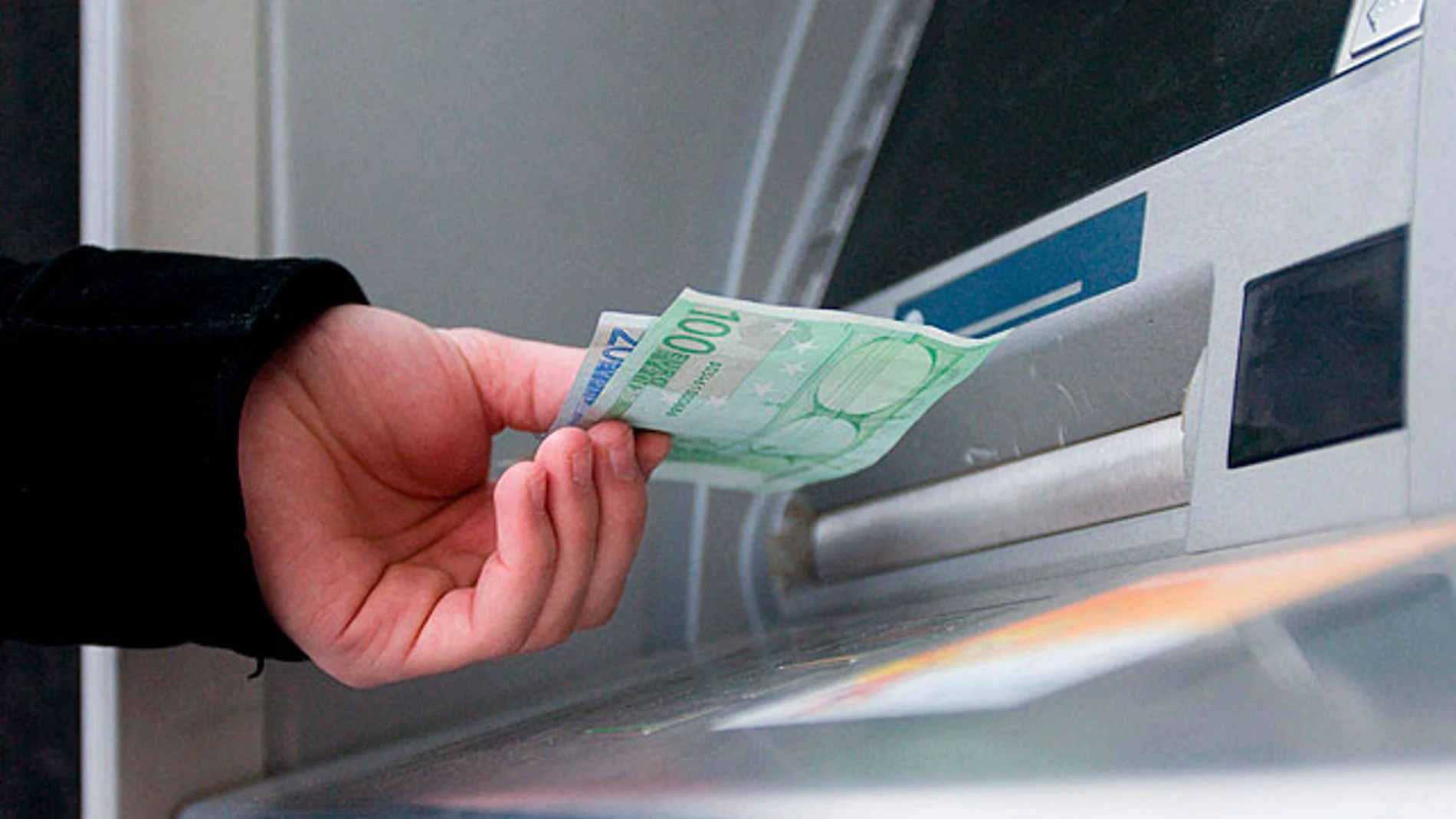 Se modera el incremento del ahorro familiar Se modera el incremento del ahorro familiar