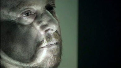 El hombre misterioso va a descubrir a Roque