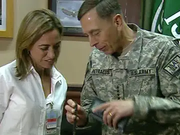 Chacón con Petraeus Chacón con Petraeus