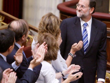 Rajoy, aplaudido en el Congreso Rajoy, aplaudido en el Congreso