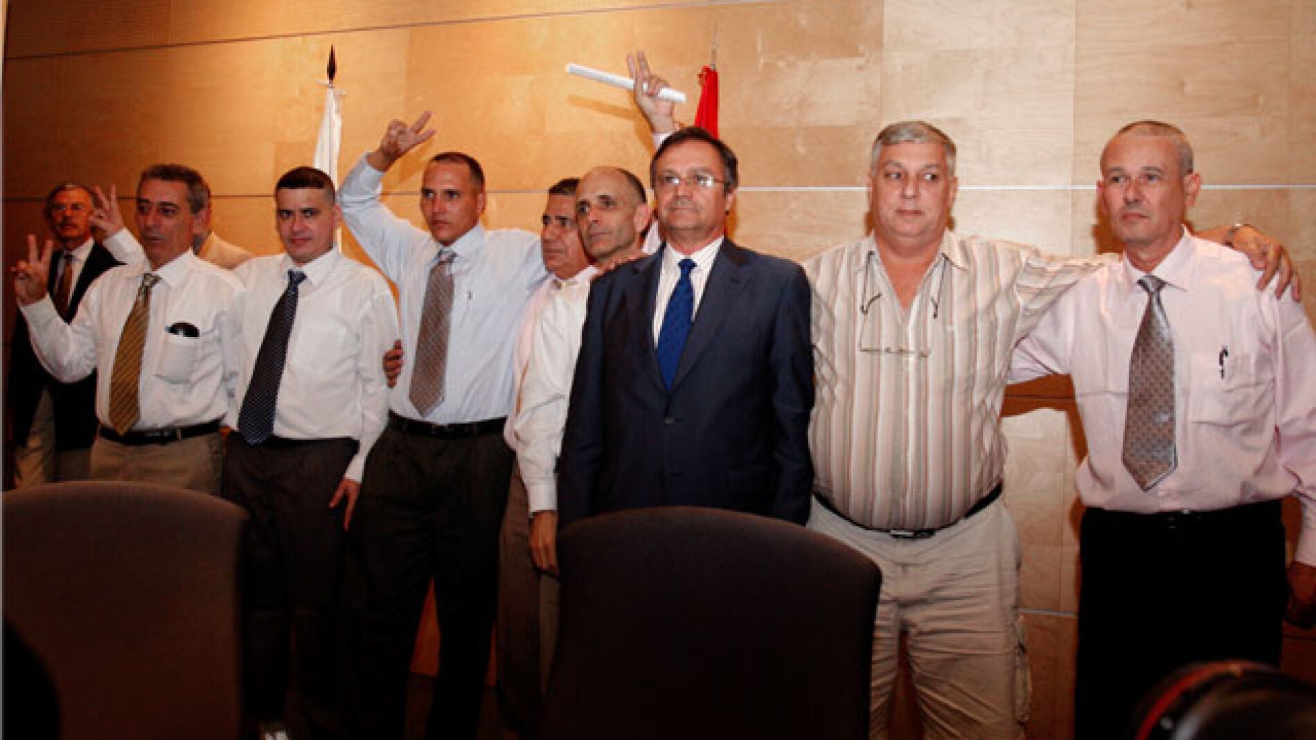 Los siete disidentes cubanos a su llegada a Madrid