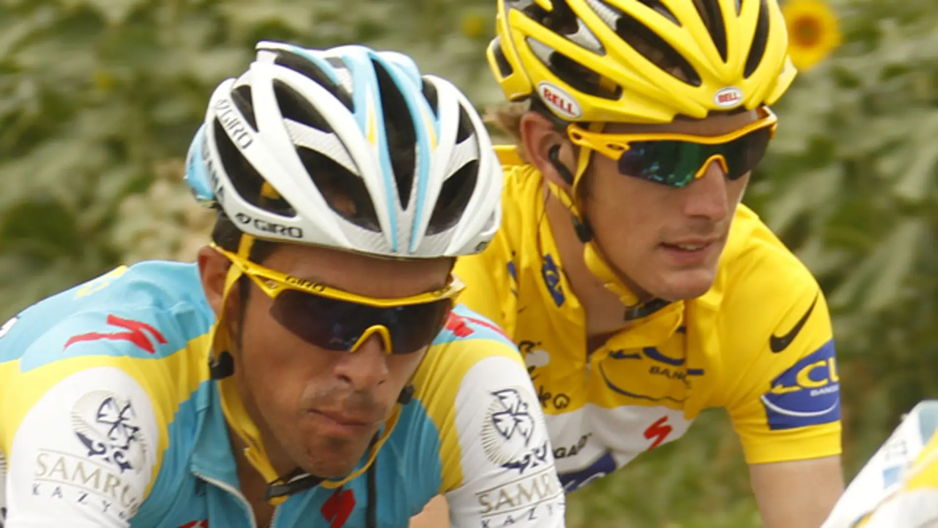 Contador y Schleck, pegados