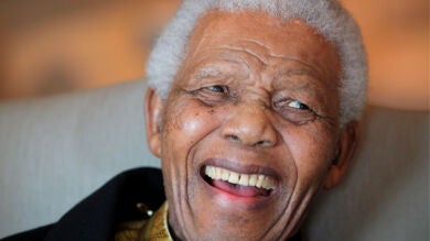 Nelson Mandela se encuentra en estado crítico