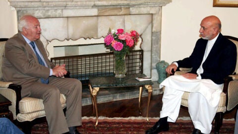 Miguel &Aacute;ngel Moratinos en su encuentro con el presidente afgano, Hamid Karzai