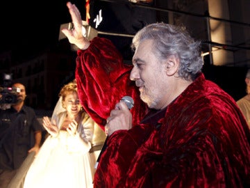 Plácido en un balcón del Teatro Real