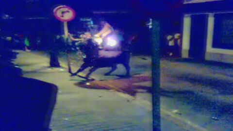 Un hombre muere corneado por un toro embolado
