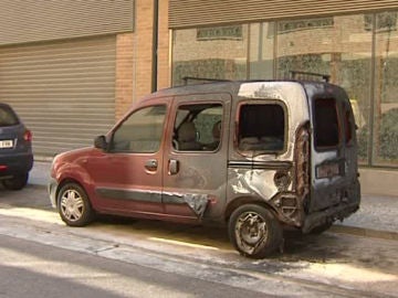 Cinco coches quemados la misma noche