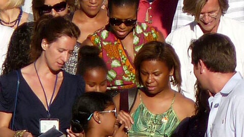 Michelle Obama recorre las calles de Granada