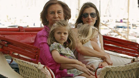 La Familia Real pasea en calesa por Palma