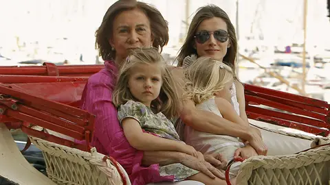 La Familia Real pasea en calesa por Palma La Familia Real pasea en calesa por Palma