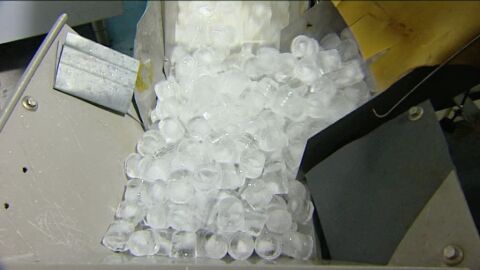 En verano se dispara el consumo y producci&oacute;n de hielo