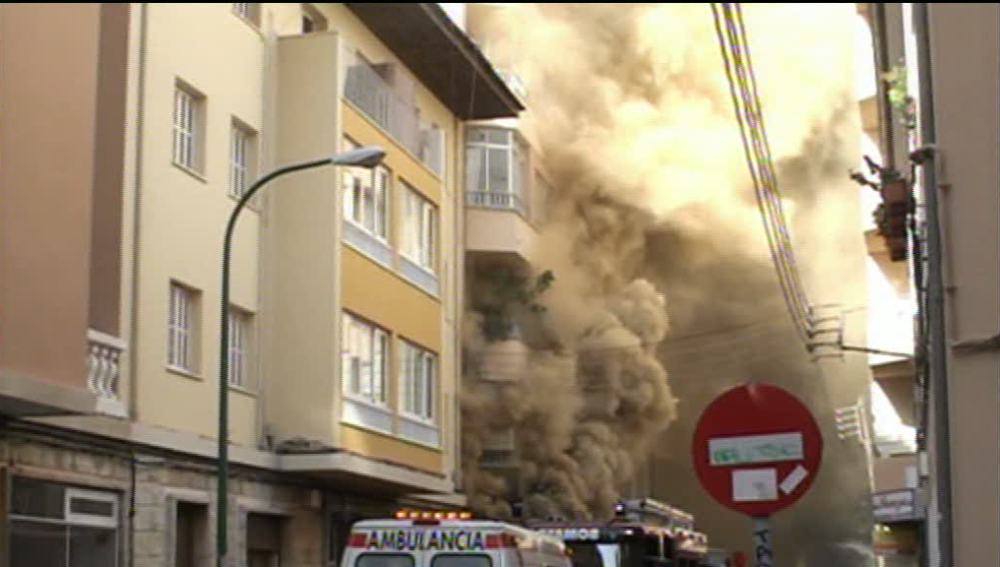 Un bombero muere