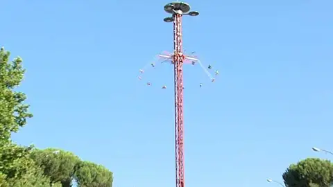 Sillas voladoras del Parque de Atracciones de Madrid Sillas voladoras del Parque de Atracciones de Madrid