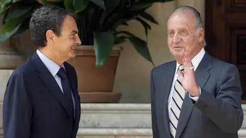 El Rey junto a Zapatero en su reunión en el Palacio de Marivent El Rey junto a Zapatero en su reunión en el Palacio de Marivent