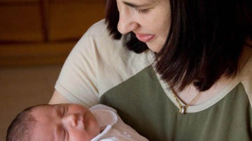 La madre con su hija recién nacida